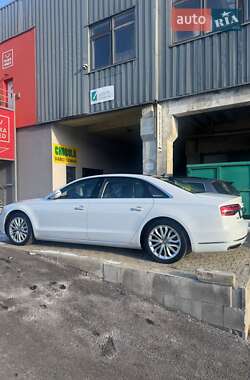 Седан Audi A8 2014 в Ужгороде