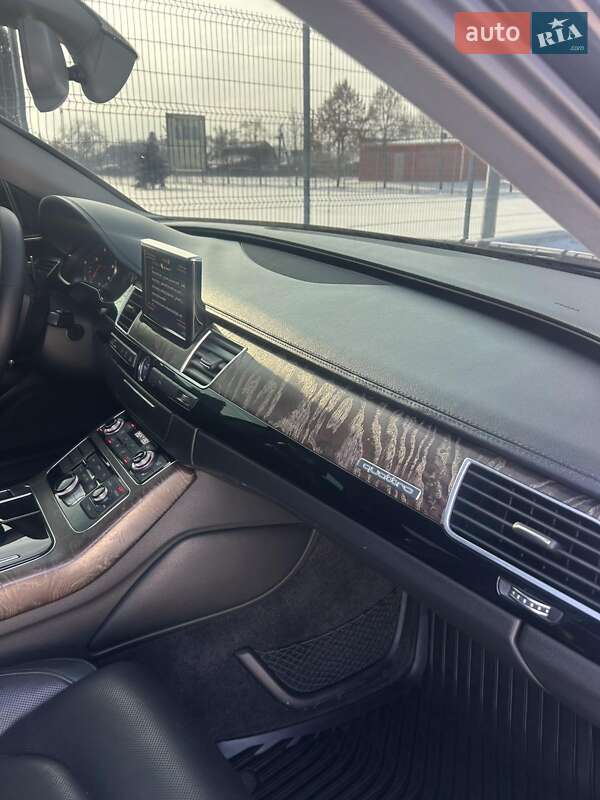 Седан Audi A8 2014 в Киеве