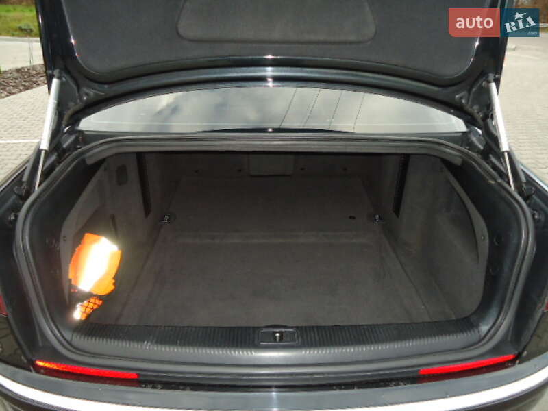 Седан Audi A8 2004 в Львове