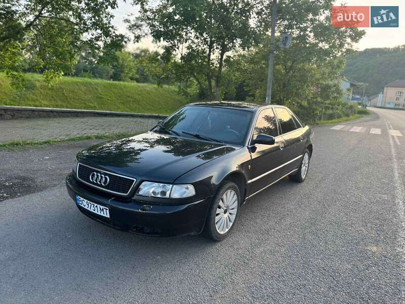 Седан Audi A8 1998 в Сколе