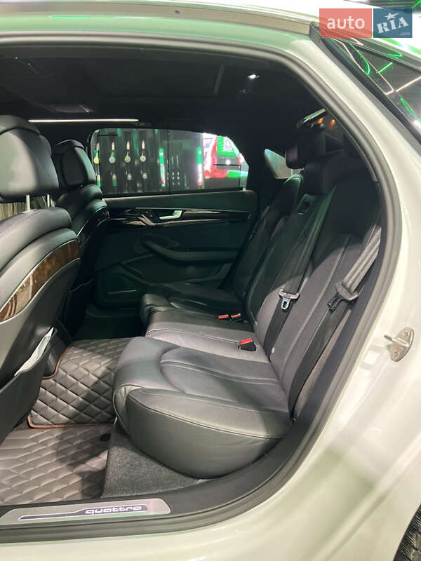 Седан Audi A8 2016 в Одессе