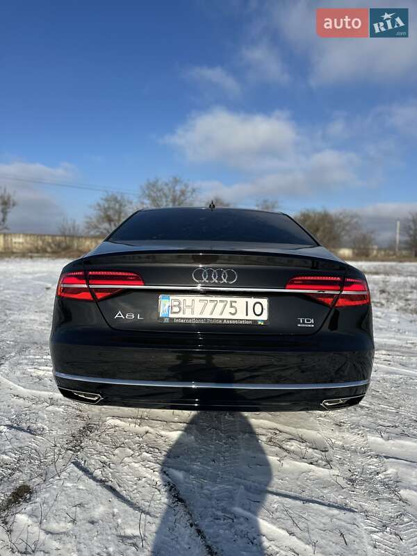 Седан Audi A8 2017 в Одесі