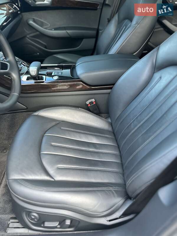 Седан Audi A8 2017 в Одесі