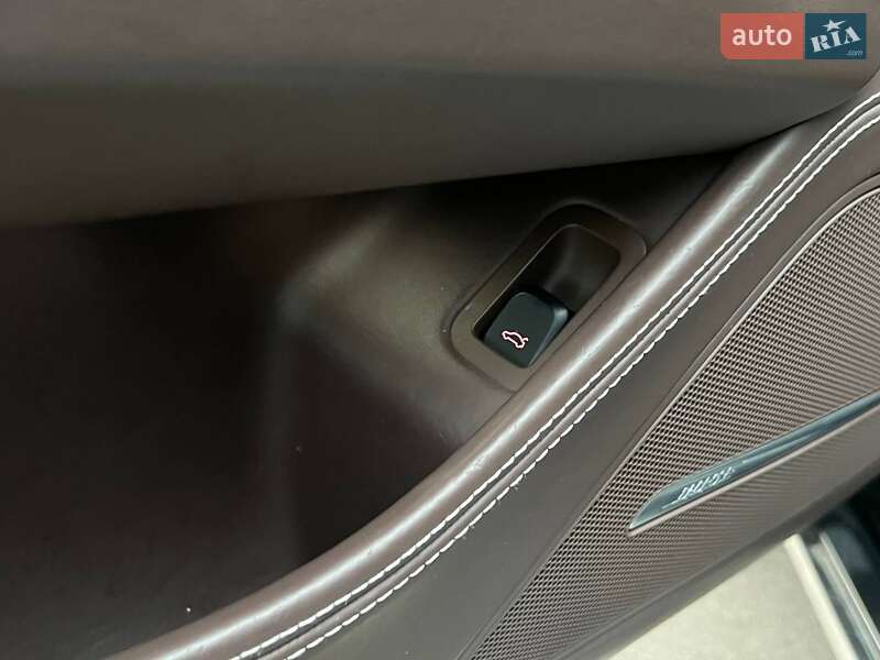 Седан Audi A8 2012 в Киеве