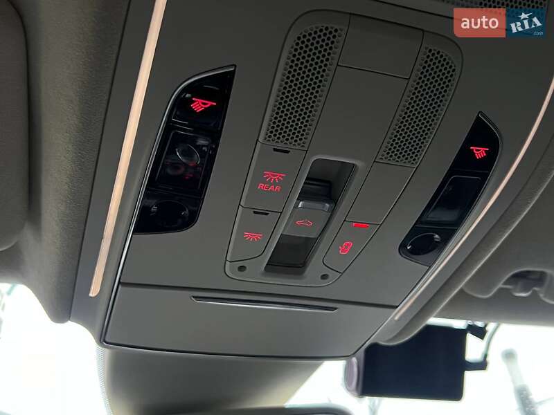 Седан Audi A8 2012 в Киеве