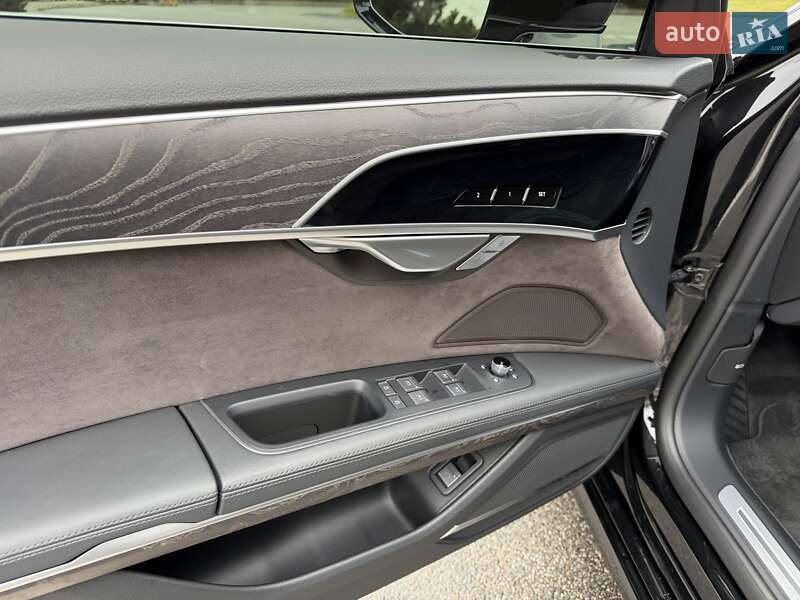 Седан Audi A8 2022 в Києві