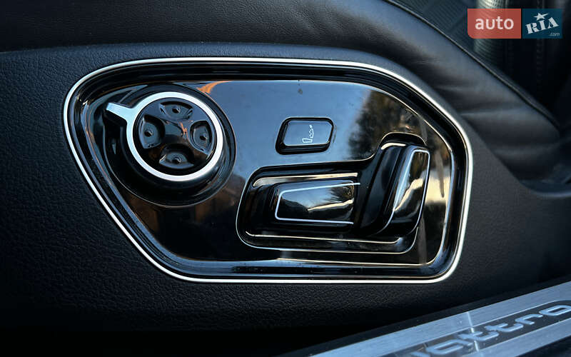 Седан Audi A8 2017 в Львове