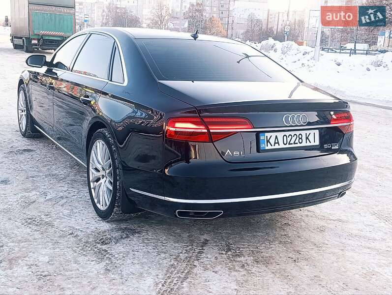 Седан Audi A8 2015 в Чернигове