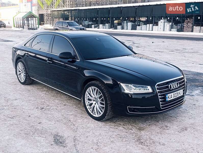 Седан Audi A8 2015 в Чернигове