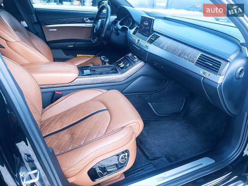 Седан Audi A8 2015 в Чернигове