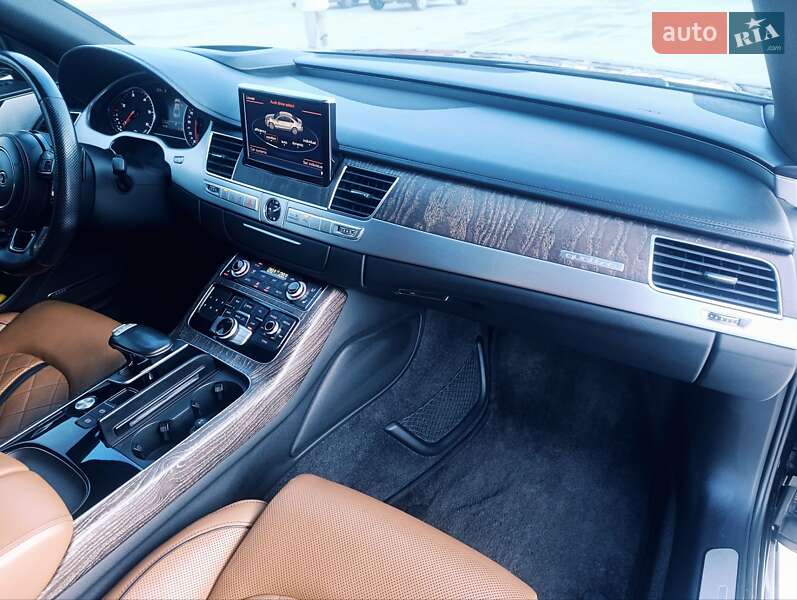 Седан Audi A8 2015 в Чернигове