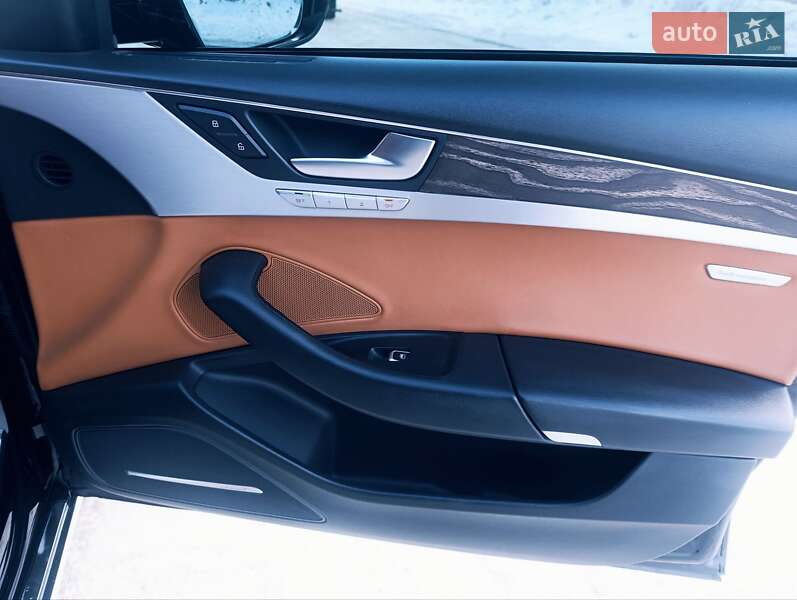 Седан Audi A8 2015 в Чернигове