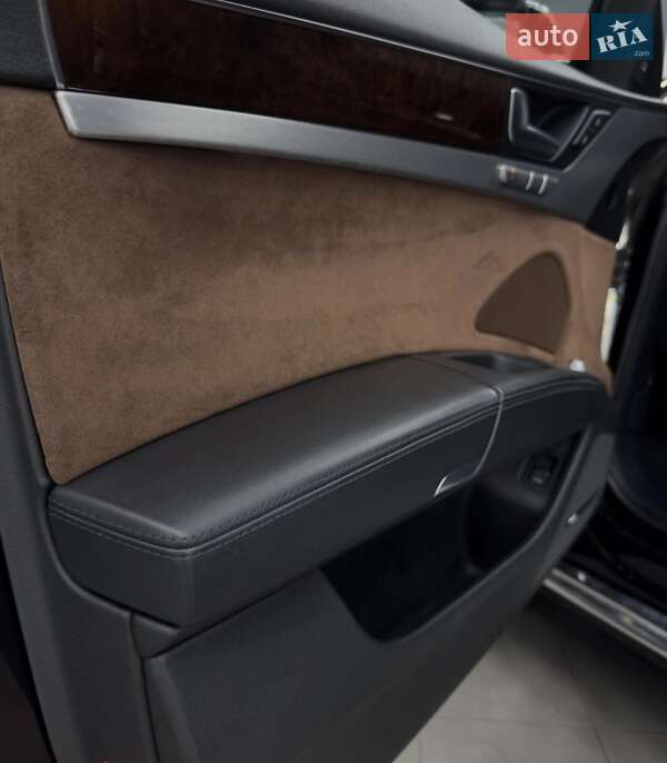 Седан Audi A8 2012 в Коломые
