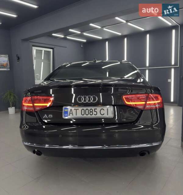Седан Audi A8 2012 в Коломые