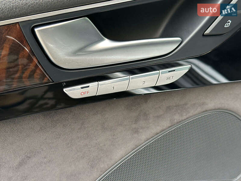 Седан Audi A8 2013 в Одессе