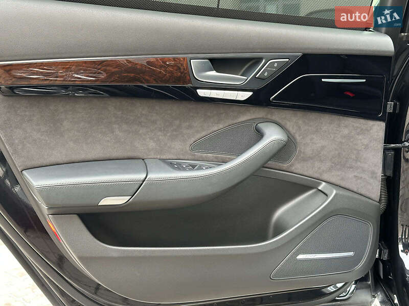Седан Audi A8 2013 в Одессе