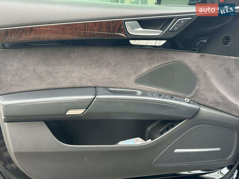 Седан Audi A8 2013 в Одессе