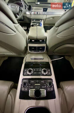 Седан Audi A8 2013 в Днепре