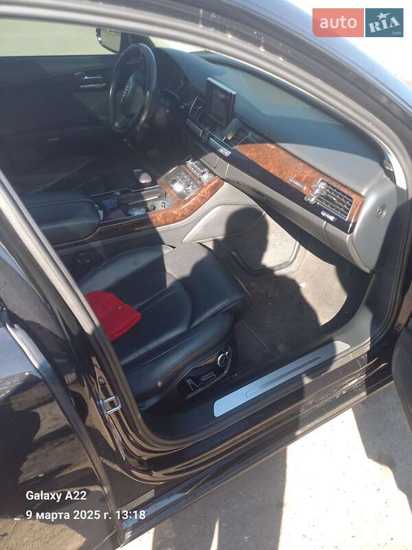Седан Audi A8 2012 в Павлограді