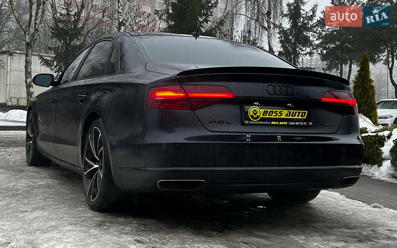 Седан Audi A8 2015 в Львове