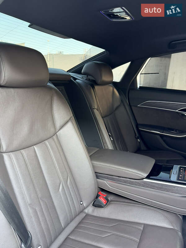 Седан Audi A8 2021 в Киеве