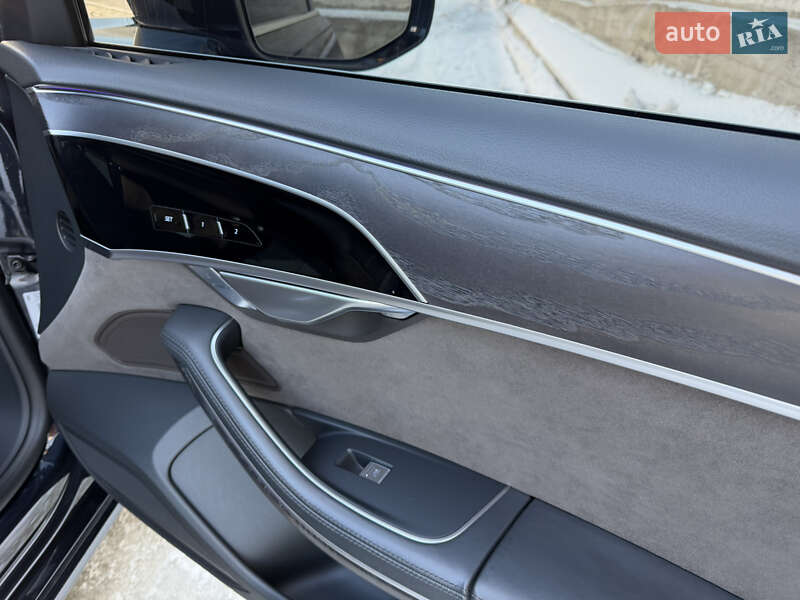 Седан Audi A8 2021 в Киеве