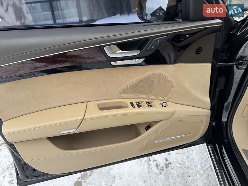 Седан Audi A8 2013 в Луцке