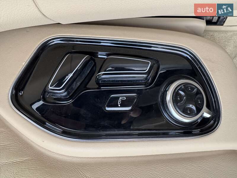 Седан Audi A8 2013 в Луцке