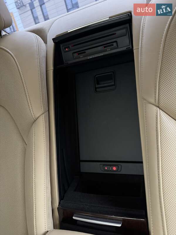 Седан Audi A8 2013 в Луцке