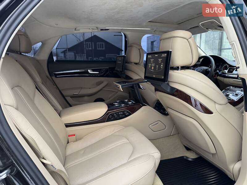 Седан Audi A8 2013 в Луцке