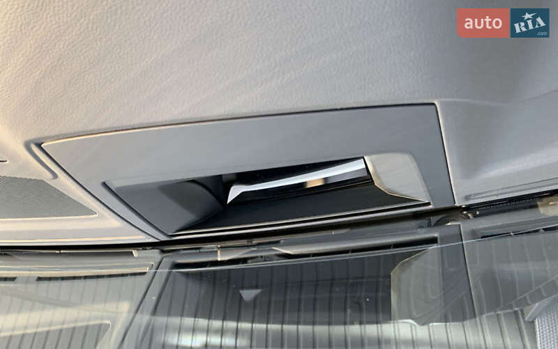 Седан Audi A8 2015 в Киеве