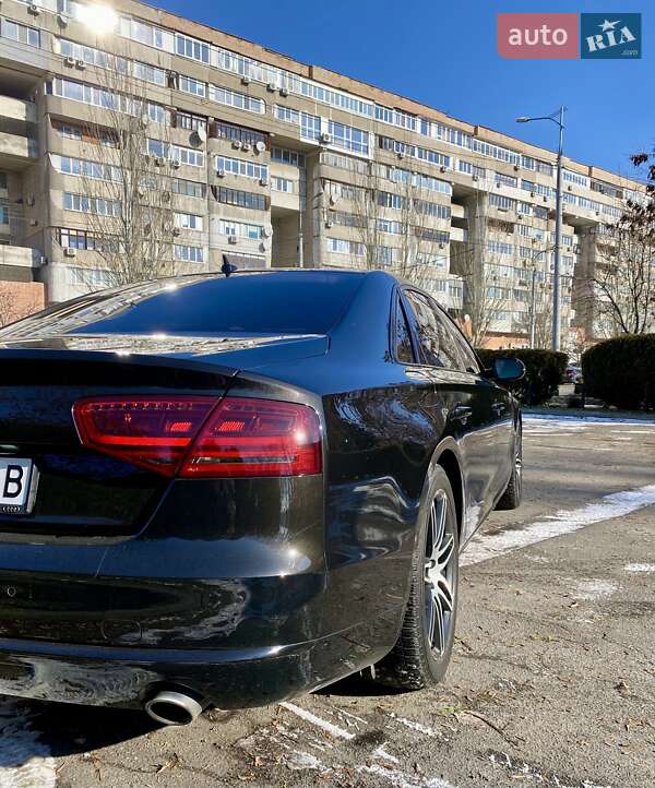 Седан Audi A8 2013 в Дніпрі