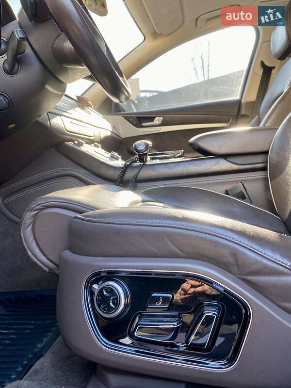 Седан Audi A8 2013 в Дніпрі