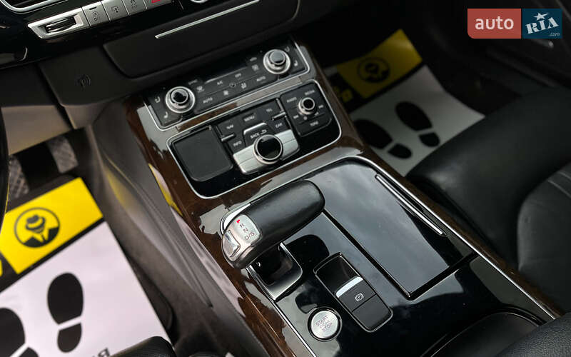 Седан Audi A8 2015 в Мукачевому