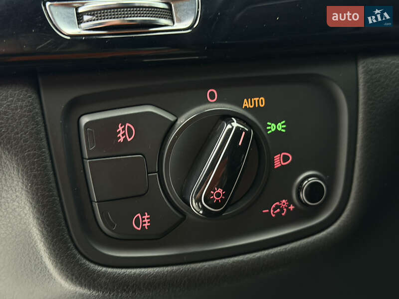 Седан Audi A8 2011 в Києві