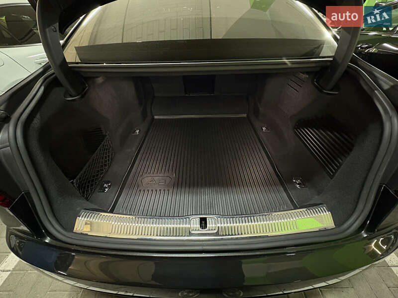 Седан Audi A8 2020 в Киеве