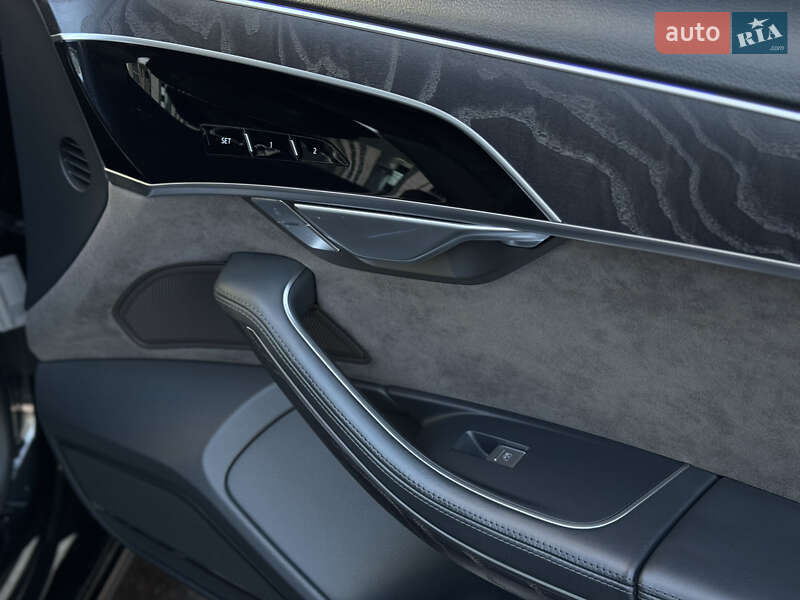 Седан Audi A8 2021 в Киеве