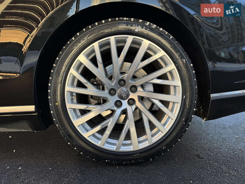Седан Audi A8 2021 в Киеве