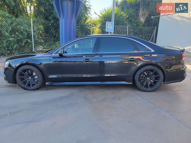 Седан Audi A8 2015 в Хмельницькому