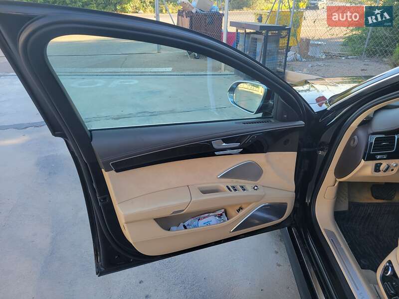 Седан Audi A8 2015 в Хмельницькому