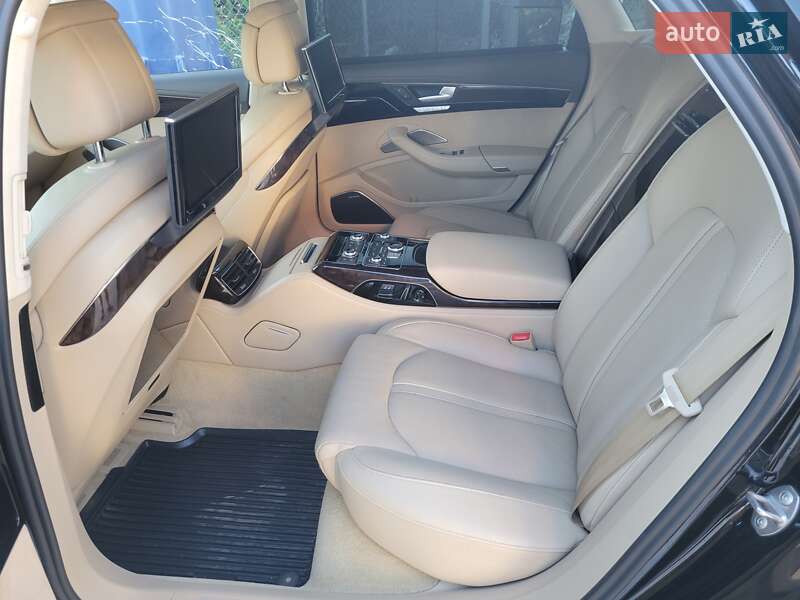 Седан Audi A8 2015 в Хмельницькому
