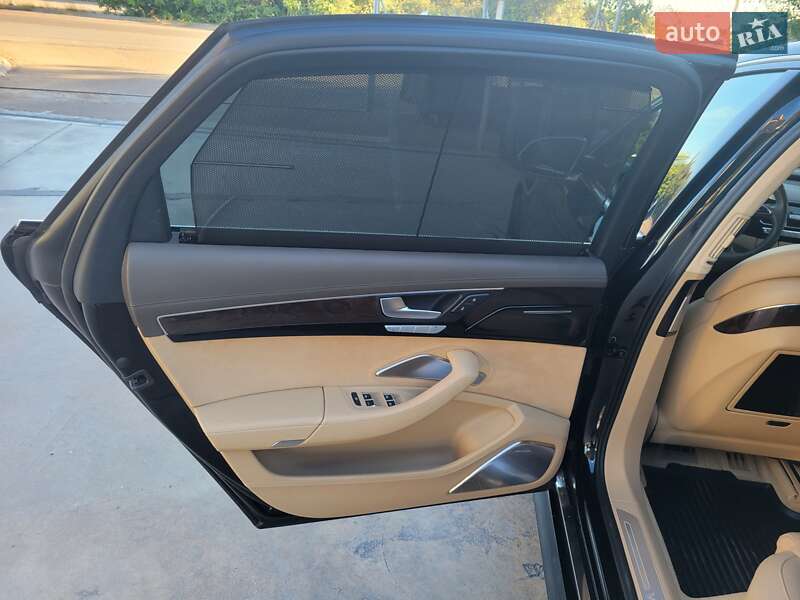 Седан Audi A8 2015 в Хмельницькому