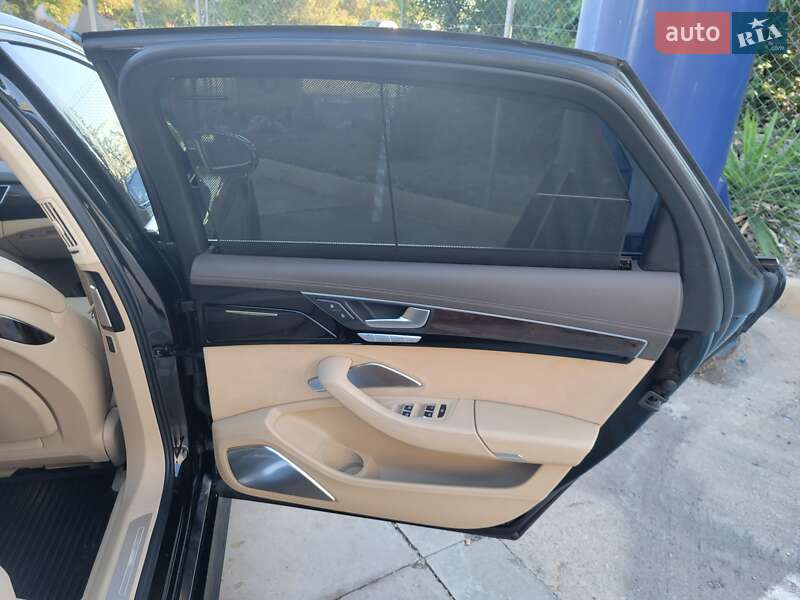 Седан Audi A8 2015 в Хмельницькому