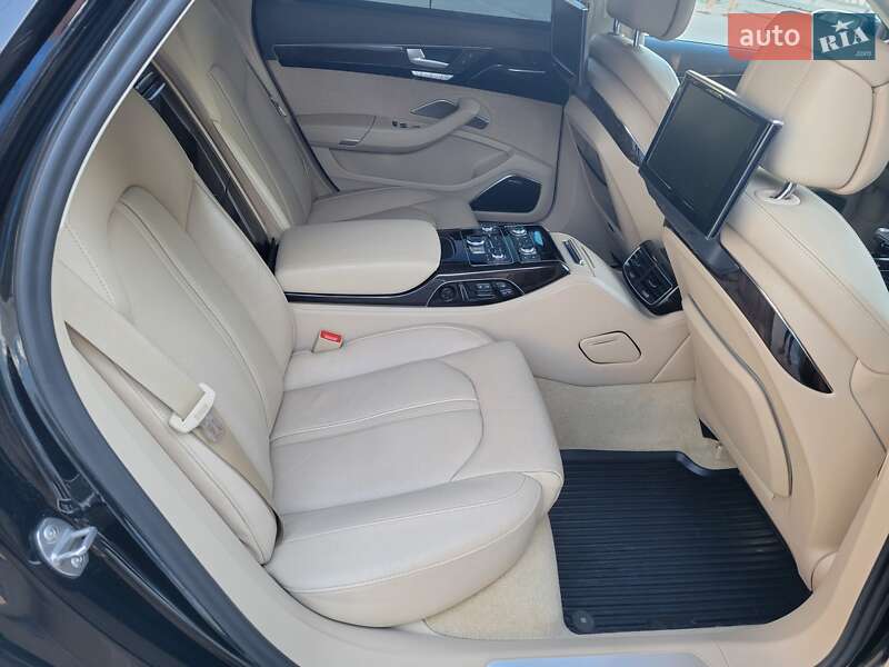 Седан Audi A8 2015 в Хмельницькому