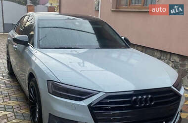 Седан Audi A8 2018 в Мукачево
