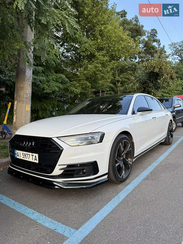 Седан Audi A8 2018 в Киеве