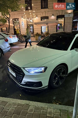 Седан Audi A8 2018 в Киеве
