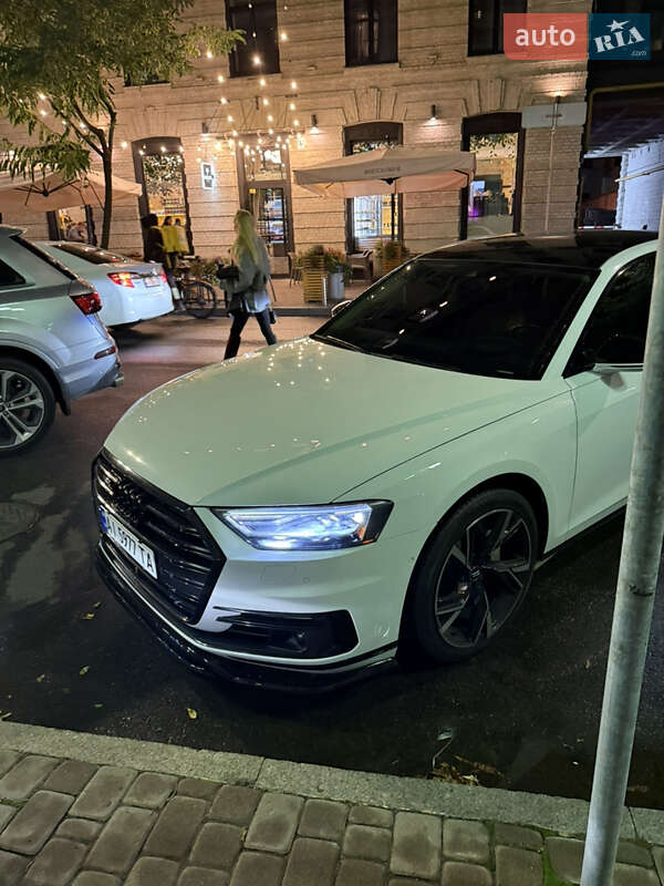 Седан Audi A8 2018 в Киеве