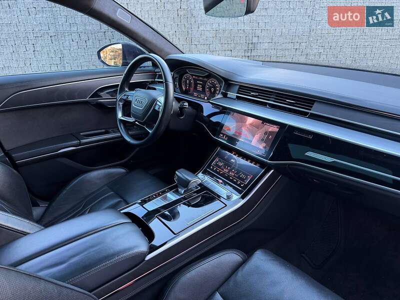 Седан Audi A8 2019 в Луцке