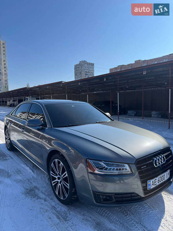 Седан Audi A8 2015 в Одесі